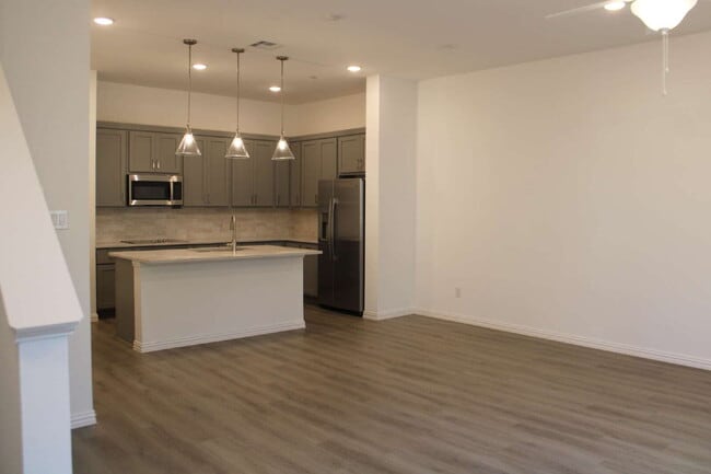 Building Photo - 628 Blue Rdg Dr