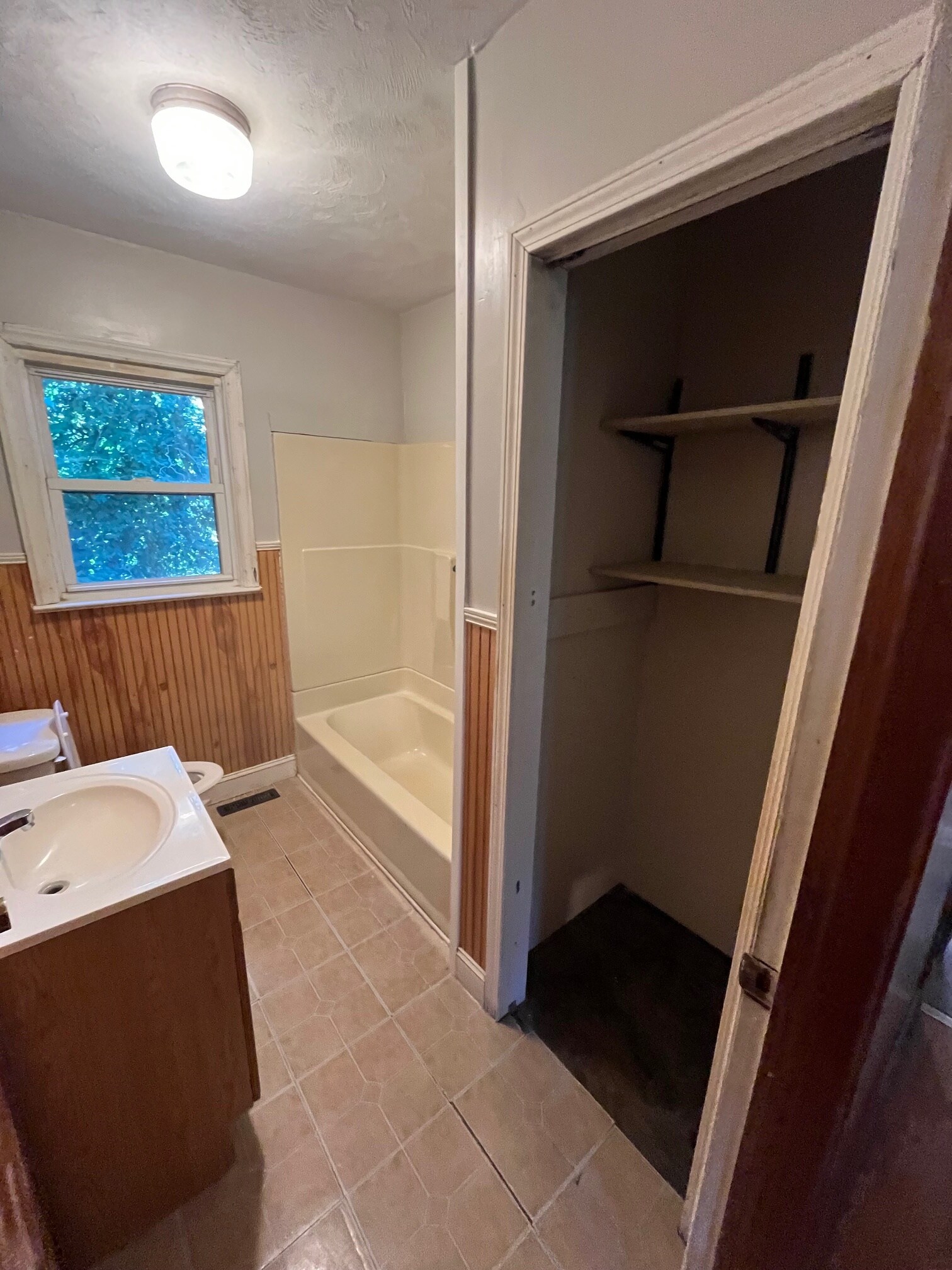 bathroom - 307 Forest Hills Dr