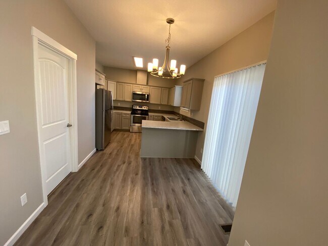 Building Photo - 556