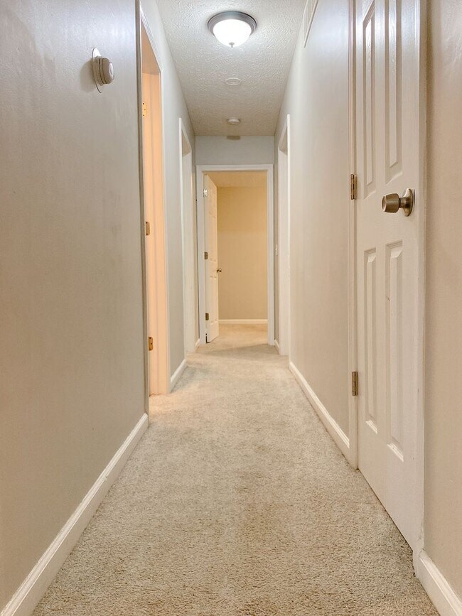 Building Photo - Millard 3 bed 2 bath $1900