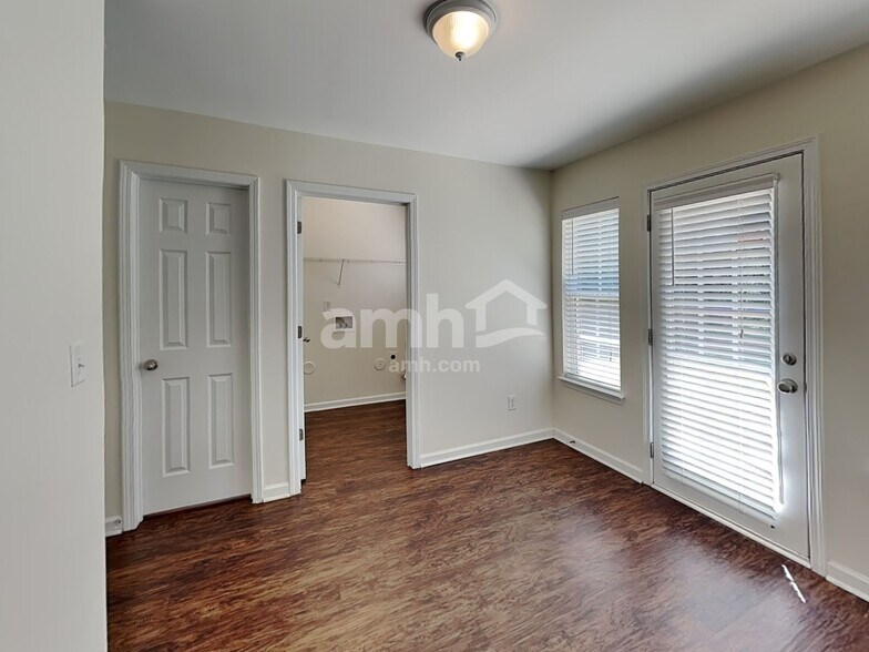Building Photo - 1649 Woods Ln