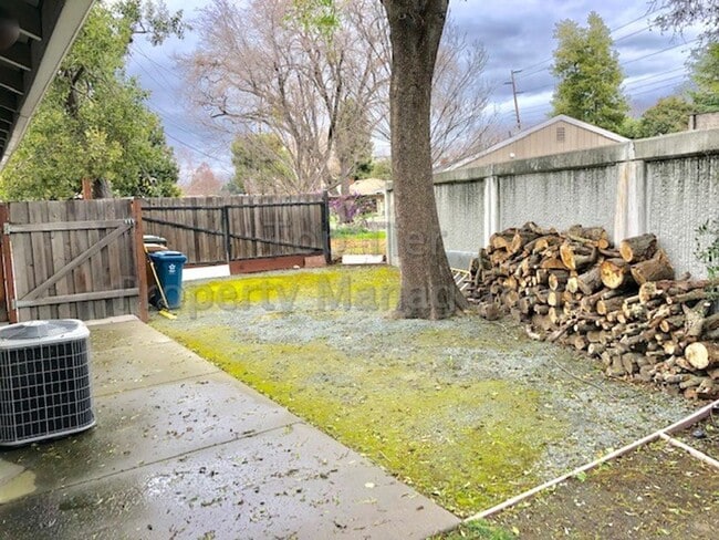 Building Photo - Spectacular 3 Bed, 1 Bath, 1,087 sqft House in Pleasant Hill available now for lease!