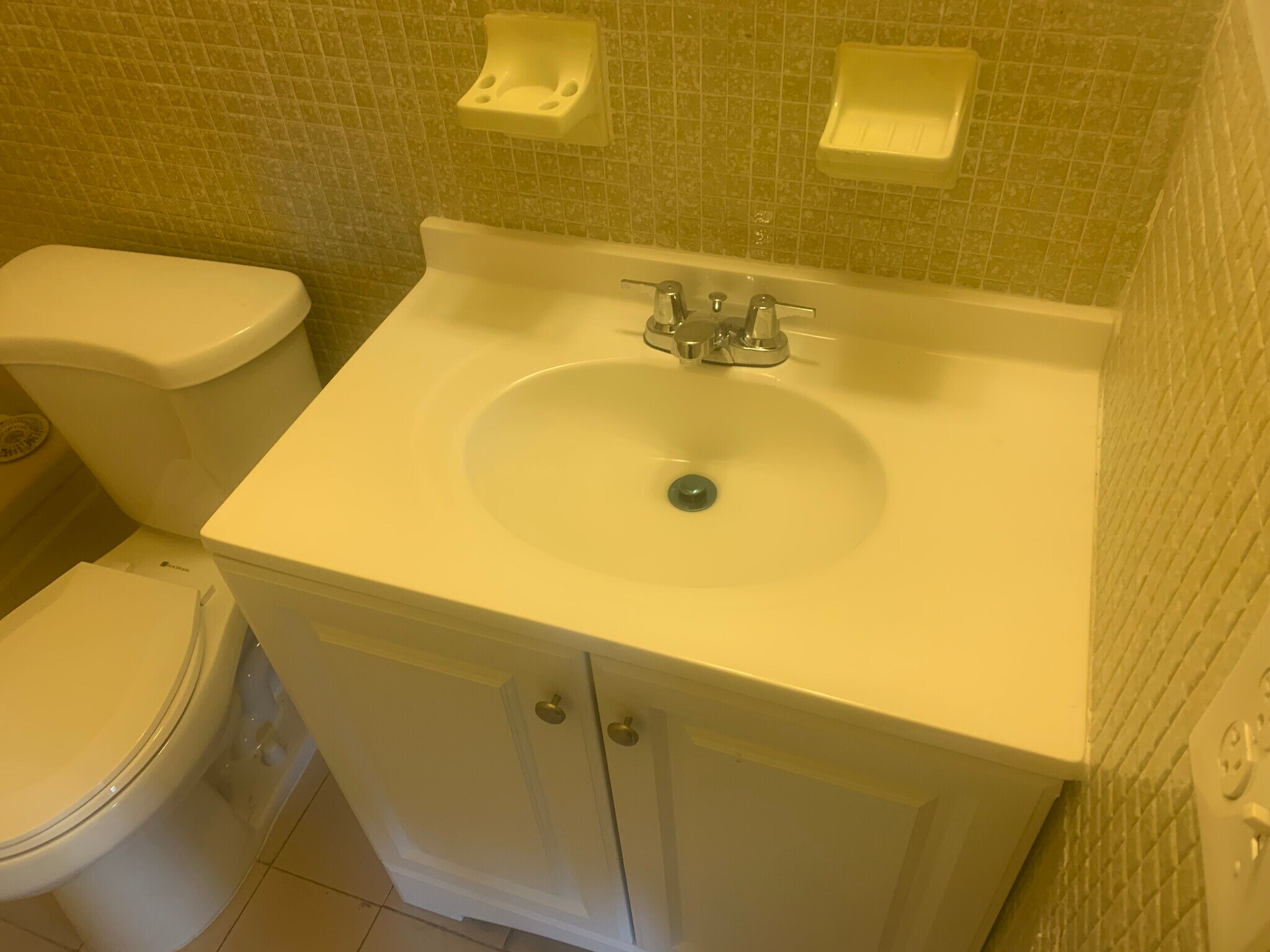 Bathroom - 3112 SW 12th Plz