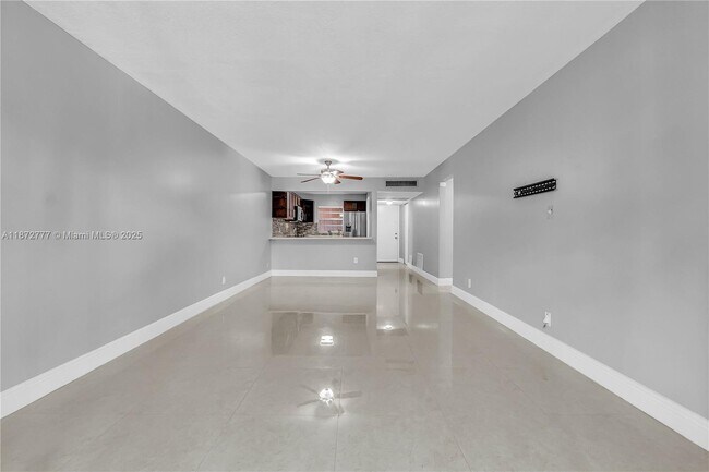 Building Photo - 9431 Live Oak Pl