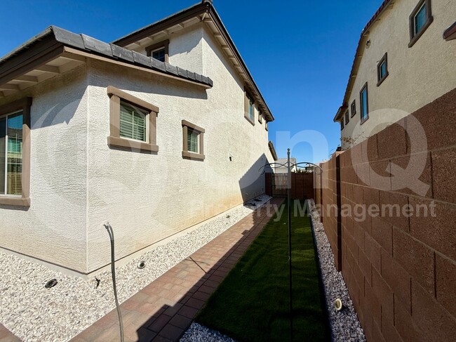 Building Photo - 10935 E Tesla Ave