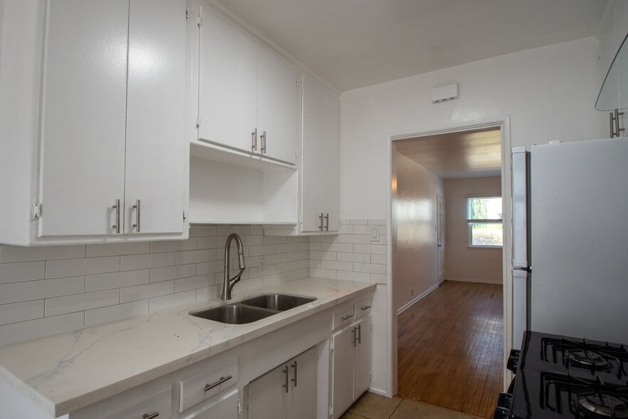 Building Photo - 6308 Vineland Ave