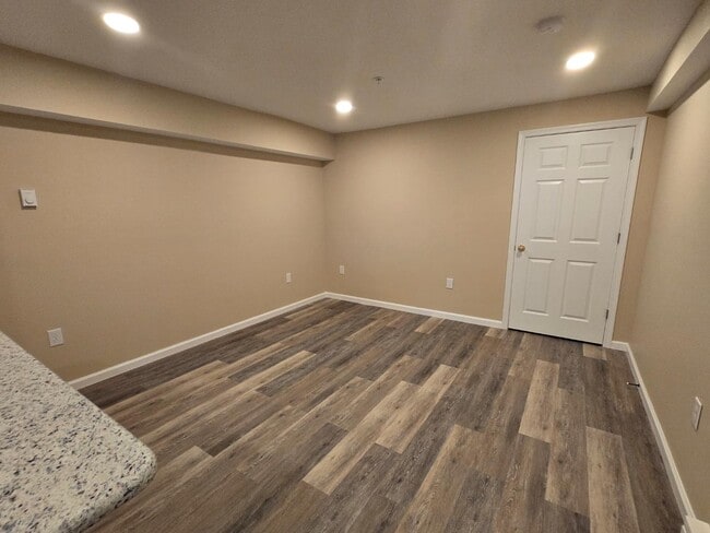 Building Photo - 123 2nd St