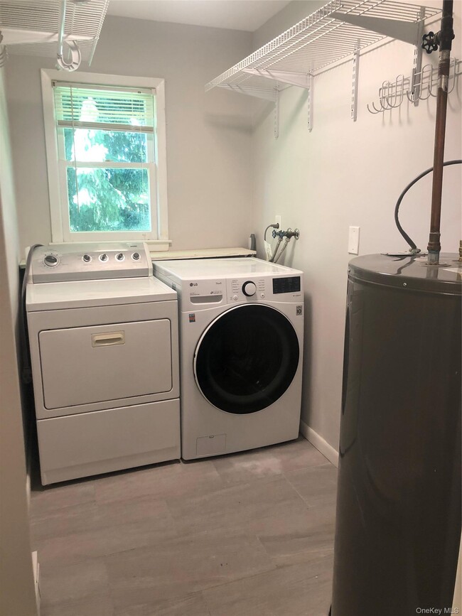 Building Photo - 3213 S Shelley St