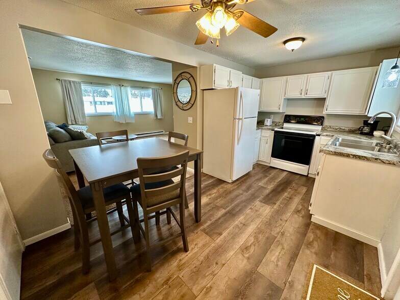 Building Photo - 3329 Mahoney Dr