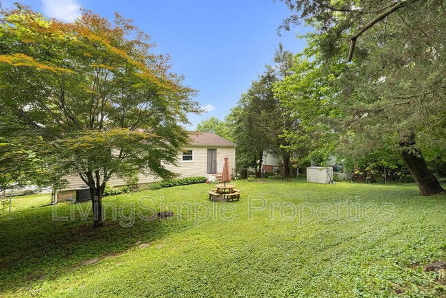 Building Photo - 1213 Gladstone Dr