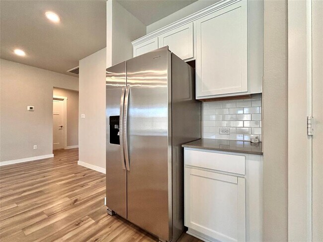 Building Photo - 321 Coda Xing