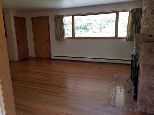 Building Photo - 606 Percival St SW