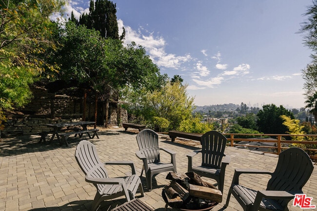 Building Photo - 4217 Cromwell Ave