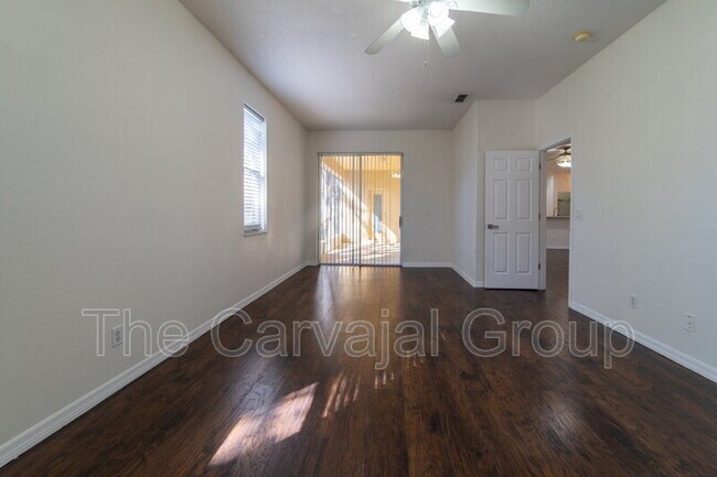 Building Photo - 423 Heather Hills Dr