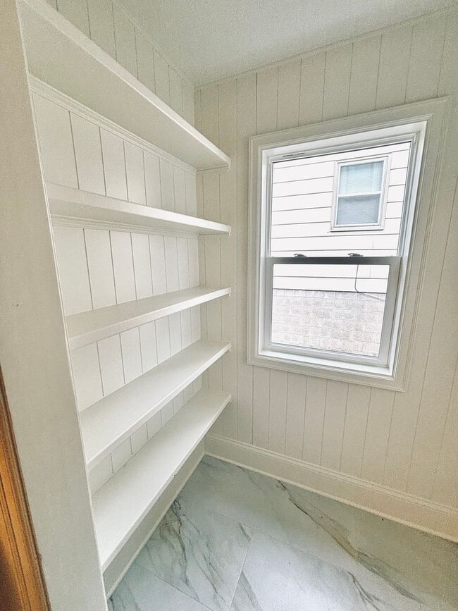 Building Photo - 7713 Knoll St