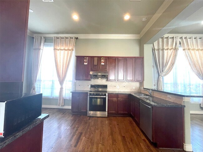 Building Photo - 3138 Pemberton Walk