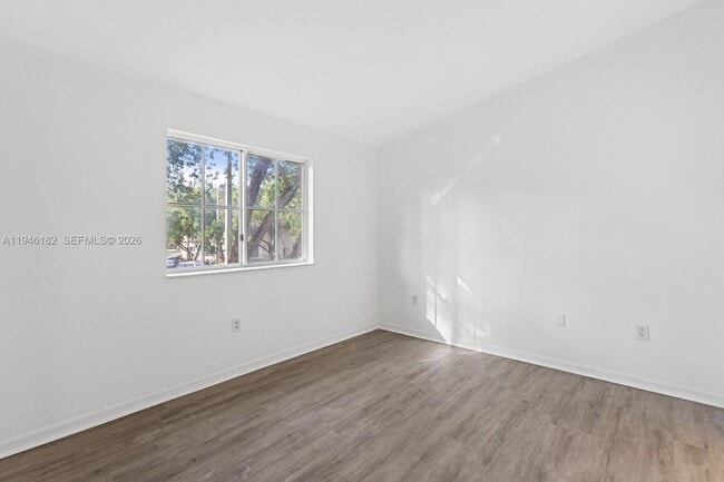 Building Photo - 2921 SE 13th Ave