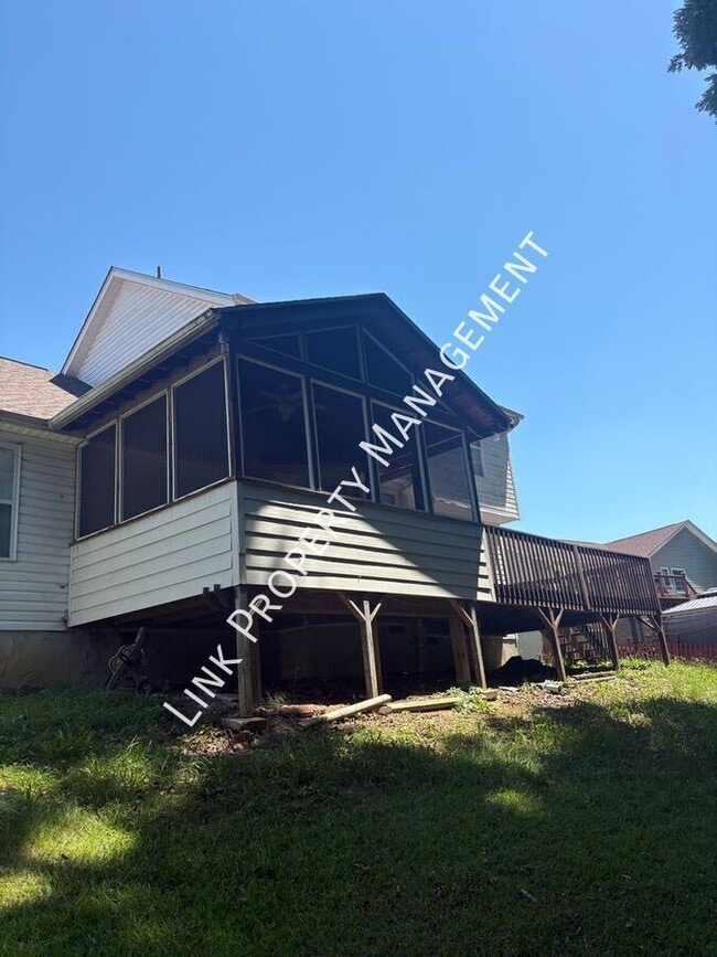 Building Photo - 6383 Rim Crest Ln
