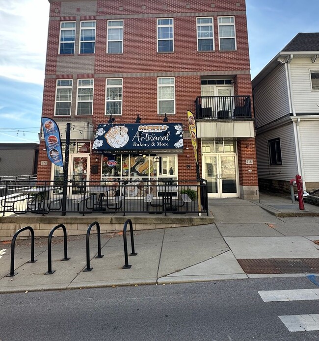 Building Photo - Quarters - 118 E 7th Street