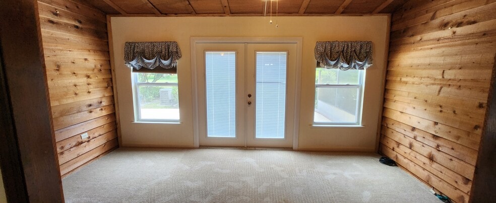 Building Photo - 35097 Whispering Oaks Blvd