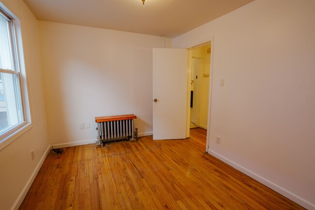 Building Photo - 66 46th St