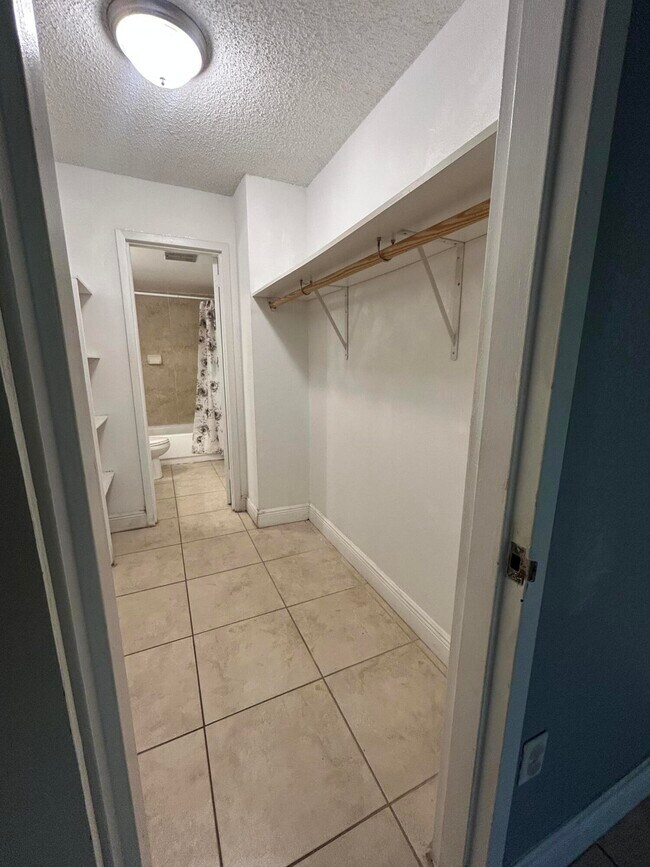 Building Photo - 1805 Sans Souci Blvd