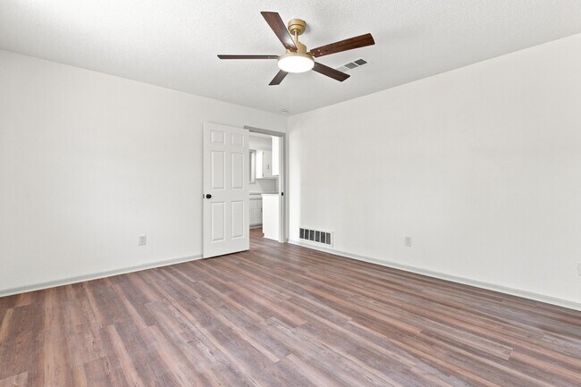 Building Photo - 3701 Englewood Ave