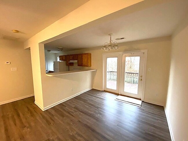 Building Photo - Lovely 3 Bedroom 2.5 Bath house in conveni...