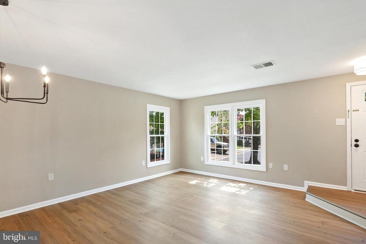 Building Photo - 7422 Barbados Ln