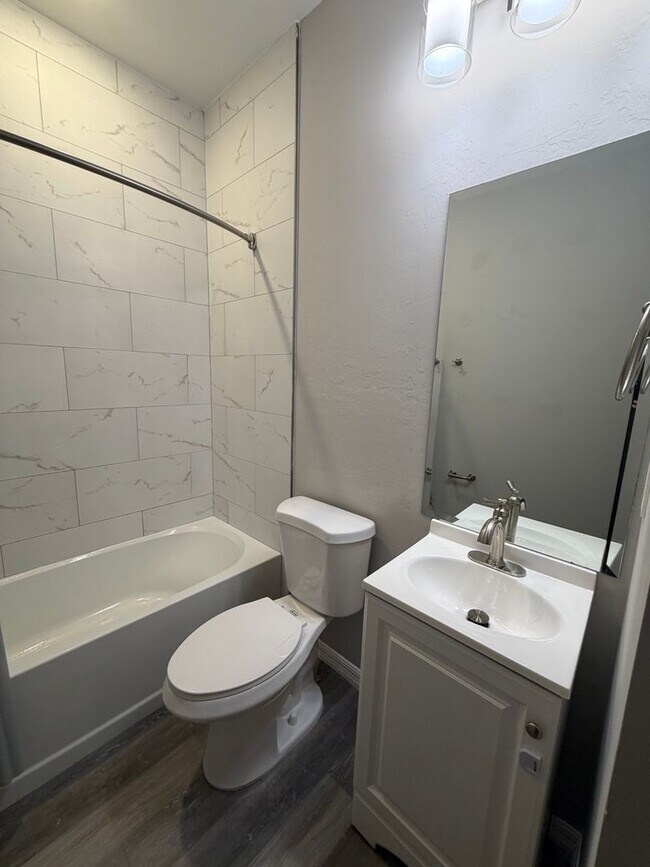 Building Photo - 24501 Zephyr Ct
