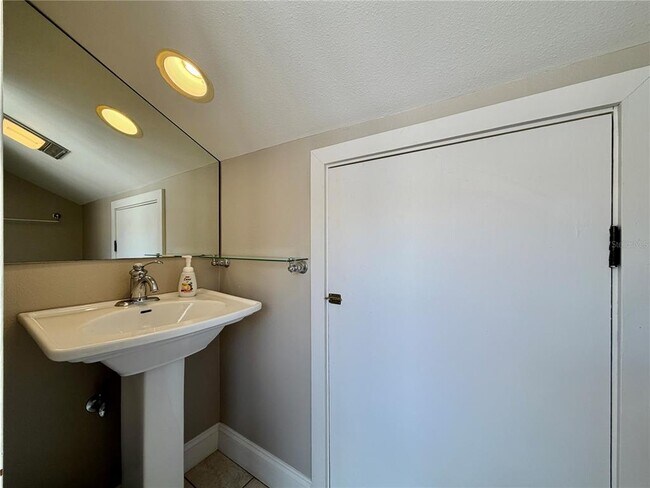 Building Photo - 1320 Pelican Creek Crossing