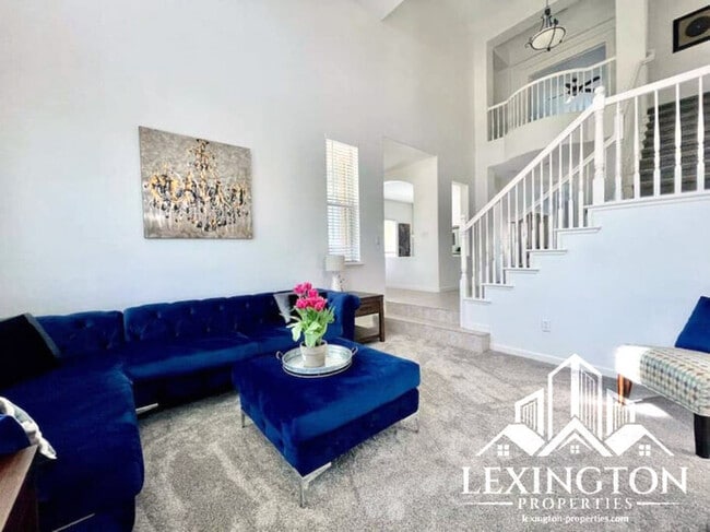 Building Photo - Stunning, 5BD/3BA Home, in West Sacramento with a Pool and BBQ!