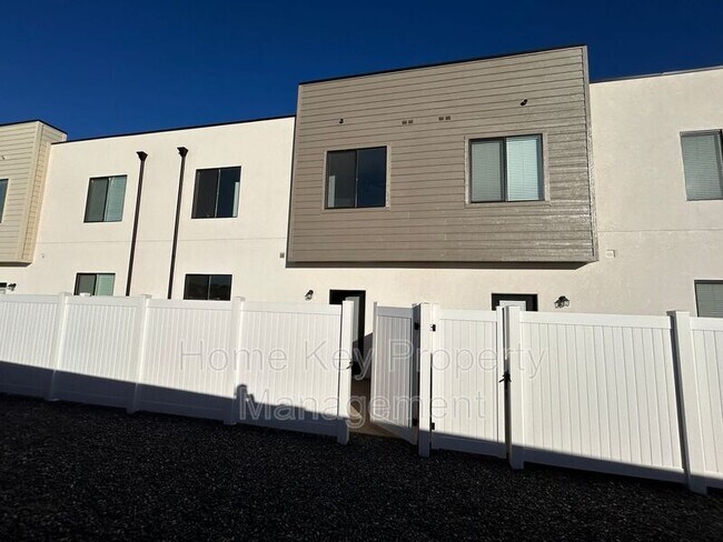 Building Photo - 4065 Eureka Aly