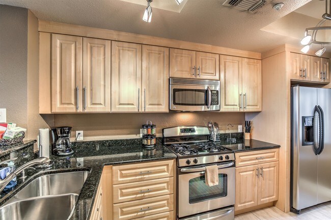 Building Photo - 230 E Flamingo Rd