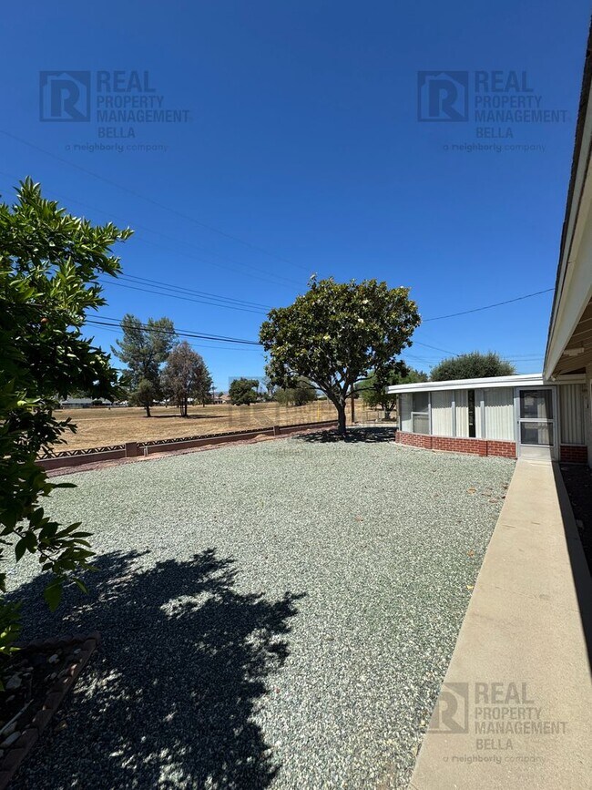 Building Photo - Spacious 3-Bedroom Home with Sunroom & Upg...