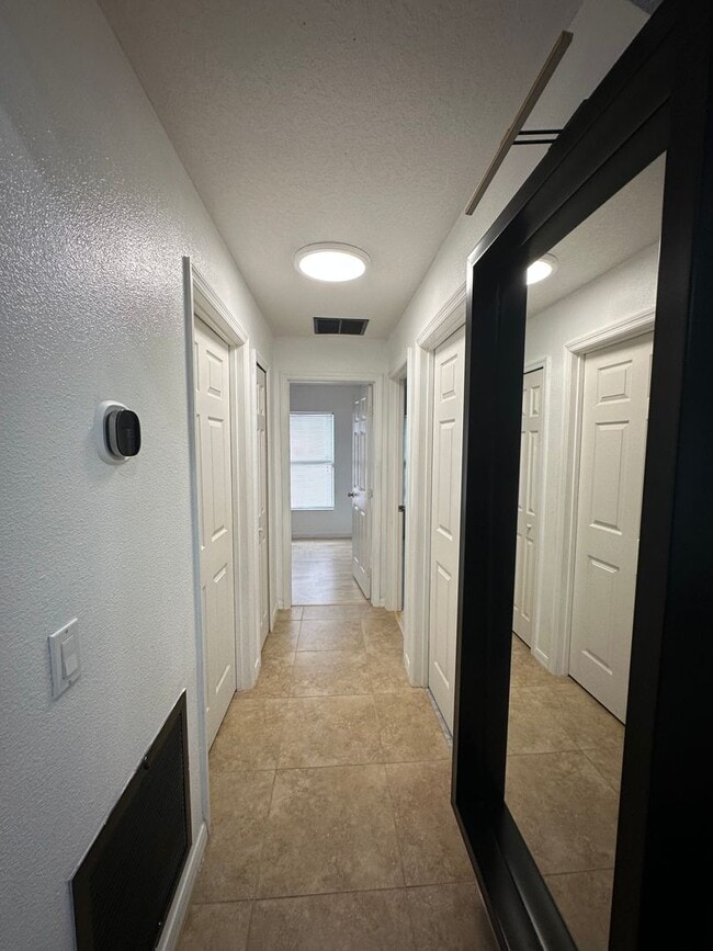 Building Photo - Modern 3-Bedroom Single-Family Home for Re...