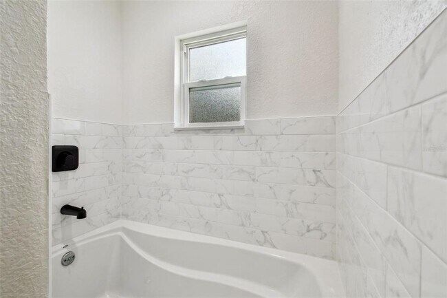 Building Photo - 4802 W Longfellow Ave