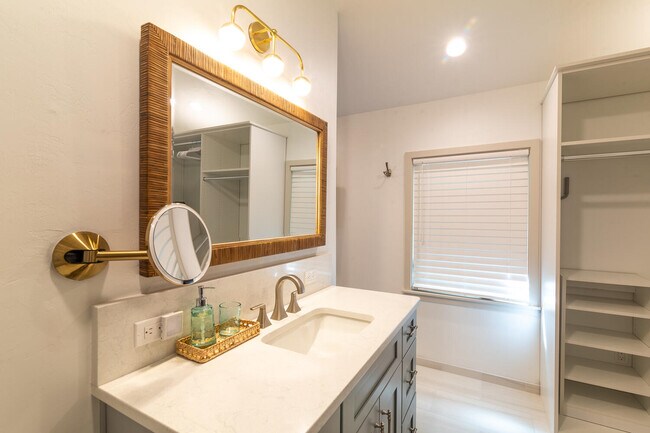 Building Photo - 304 NW 24th St