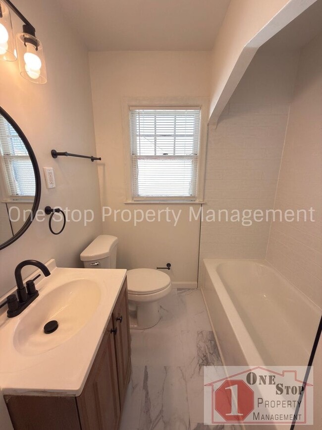 Building Photo - Beautiful 3 Bedroom 1 Bathroom in Kansas City!