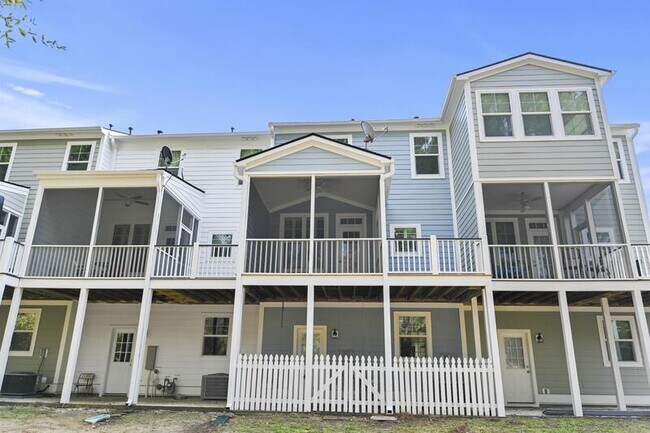 Building Photo - 3648 Billings St