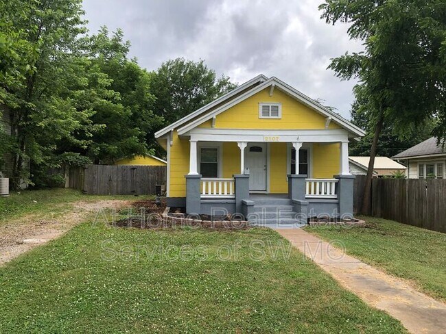 Building Photo - 2107 N Broadway Ave