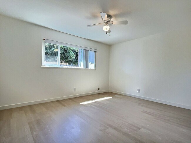 Building Photo - 3BD/2BA - Updated Duplex in Cozy Willow Gl...