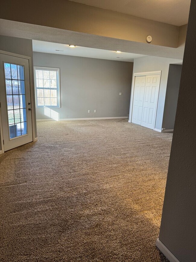 Building Photo - 403 Camel Ct