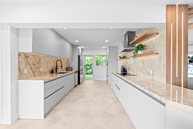 Building Photo - 1725 NE 23rd Ave