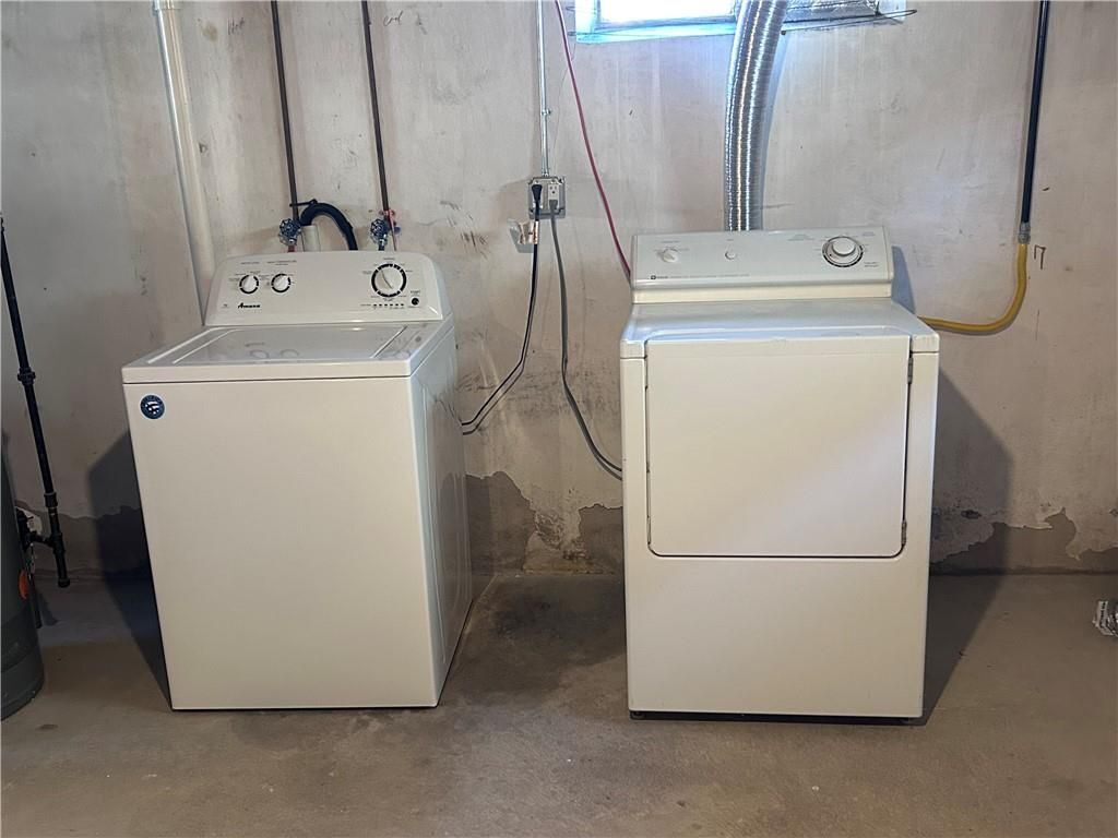 Building Photo - 9 Custer Ave