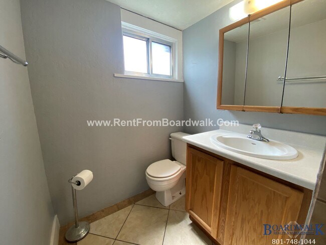 Building Photo - 228/230 S 300 W