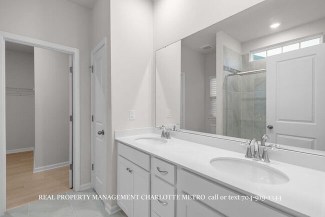 Building Photo - Stunning 4-BR Home on Wooded Cul-De-Sac Lot in Brightwater – Minutes from Rivergate!