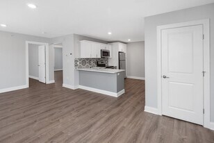 Building Photo - 11 Town Hill St