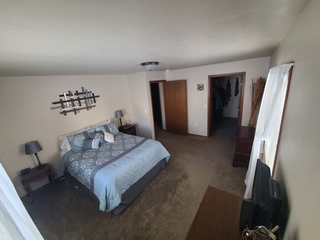 Building Photo - 1 Bed, 1 Bath 930 Sq Ft 2nd Floor