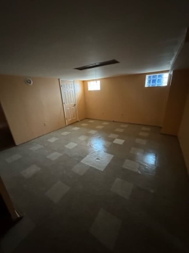 Building Photo - Charming row home in Baltimore City!